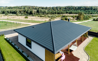 Czym różni się szerokość całkowita od szerokości użytkowej blach dachowych?